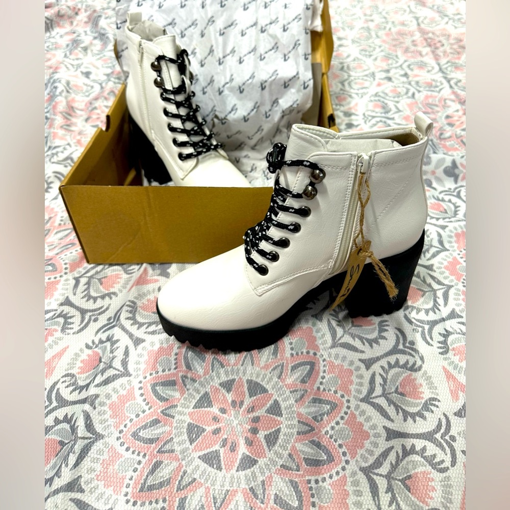 ‼️SEVEN 7 Women’s Boots size 8 NWT & Box